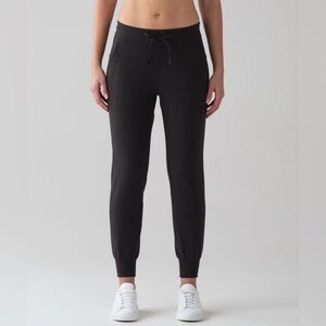 Lululemon On Track Black 28” Inseam Jogger | Women’s Size 6